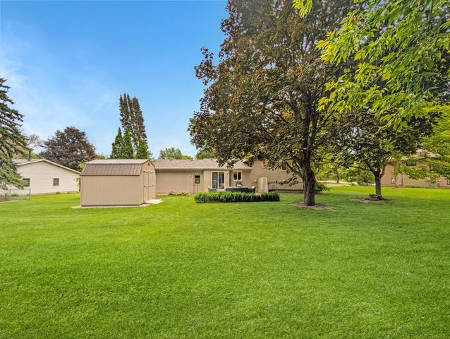 10500 39th Avenue N, Plymouth, MN 55441