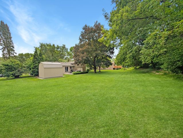 10500 39th Avenue N, Plymouth, MN 55441