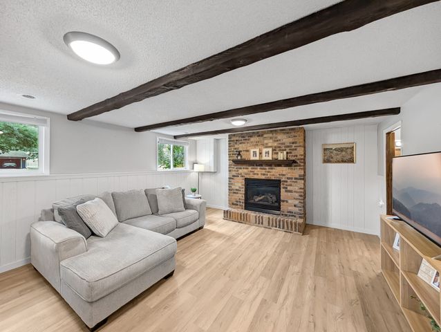 10500 39th Avenue N, Plymouth, MN 55441