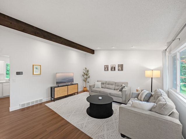 10500 39th Avenue N, Plymouth, MN 55441