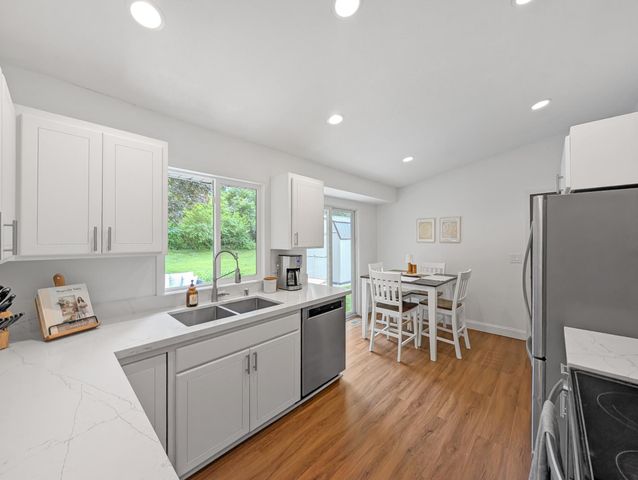10500 39th Avenue N, Plymouth, MN 55441