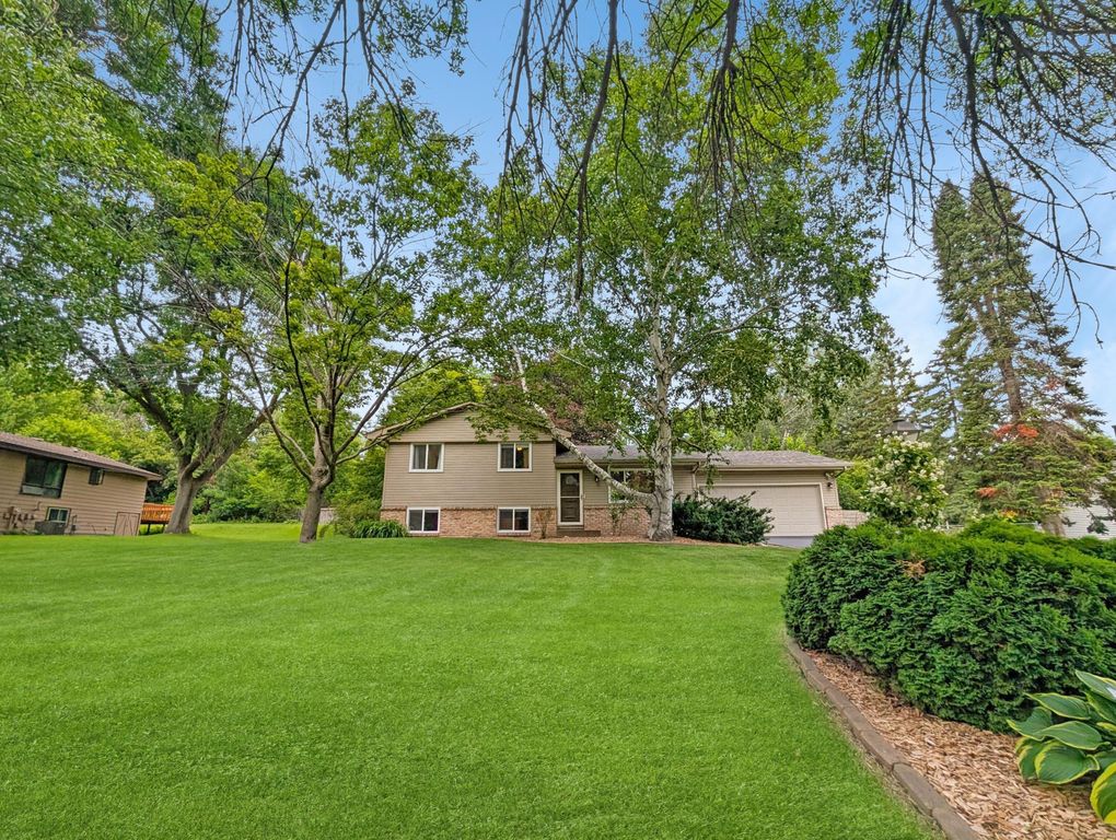 10500 39th Avenue N, Plymouth, MN 55441