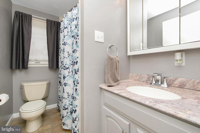 11 HERITAGE RD, Marlton, NJ 08053