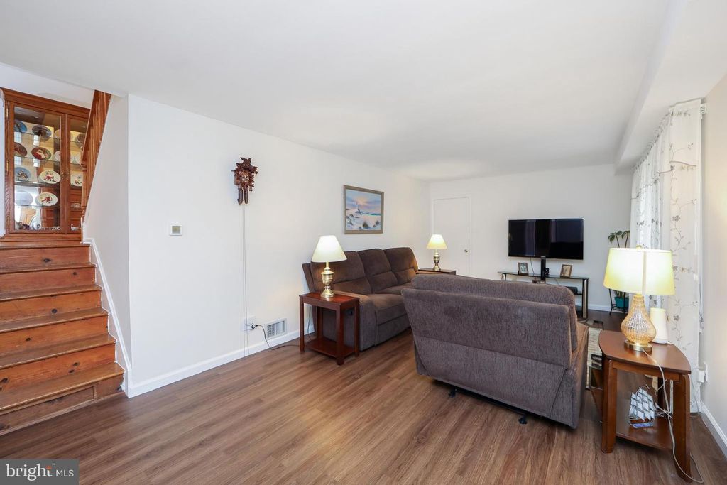 Image 11 of property listing at 11 HERITAGE RD, Marlton, NJ 08053