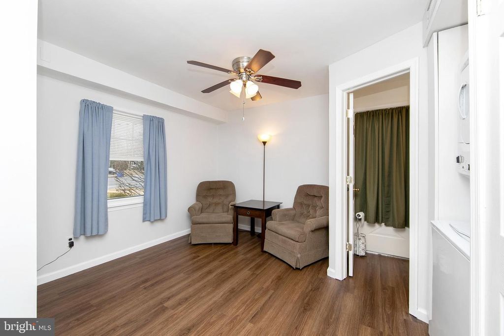 Image 14 of property listing at 11 HERITAGE RD, Marlton, NJ 08053