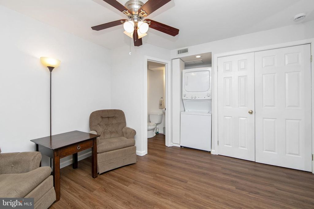 Image 15 of property listing at 11 HERITAGE RD, Marlton, NJ 08053