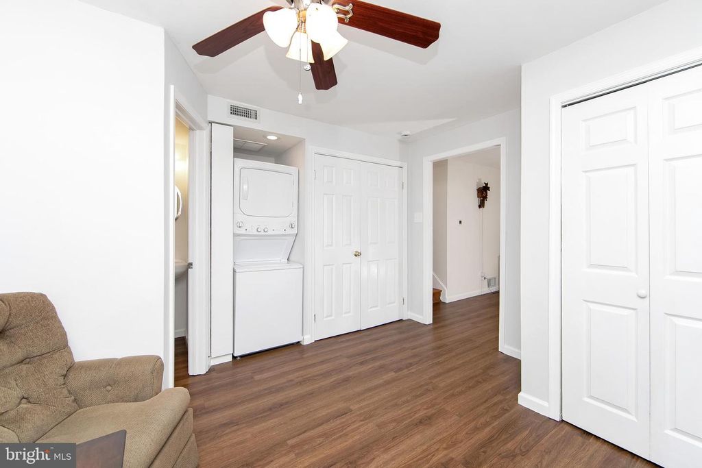 Image 16 of property listing at 11 HERITAGE RD, Marlton, NJ 08053