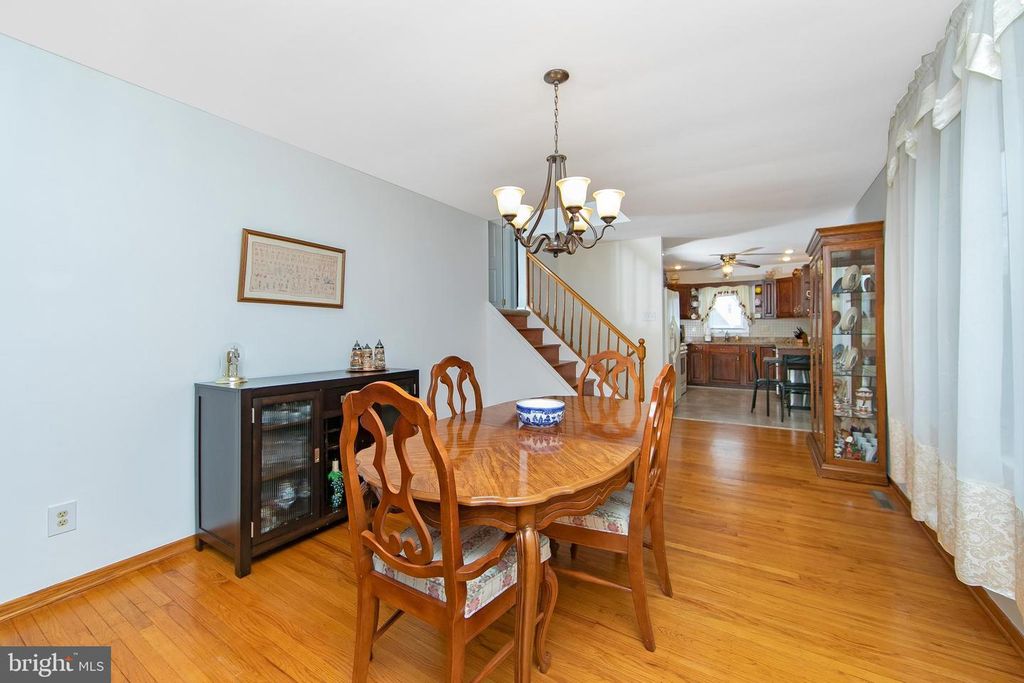 Image 20 of property listing at 11 HERITAGE RD, Marlton, NJ 08053