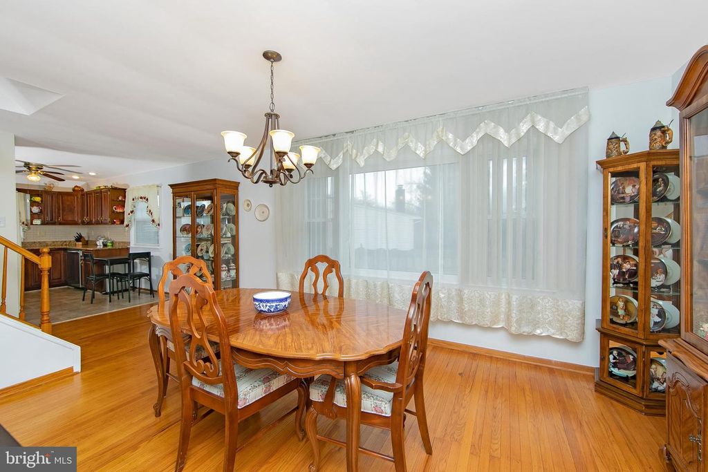 Image 21 of property listing at 11 HERITAGE RD, Marlton, NJ 08053