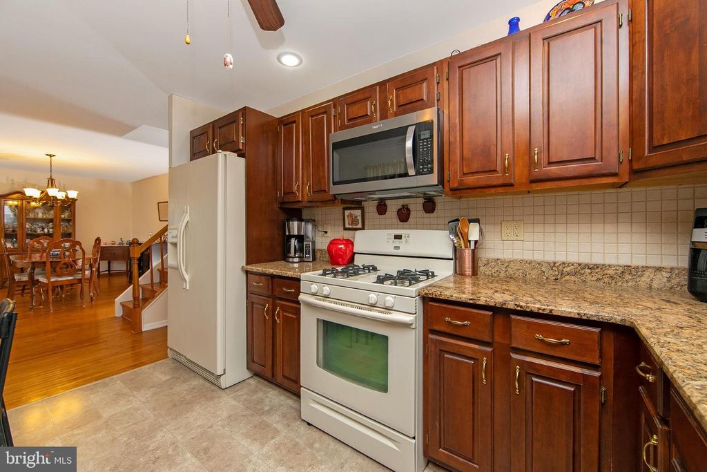 Image 24 of property listing at 11 HERITAGE RD, Marlton, NJ 08053