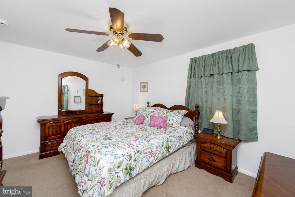 Image 29 of property listing at 11 HERITAGE RD, Marlton, NJ 08053