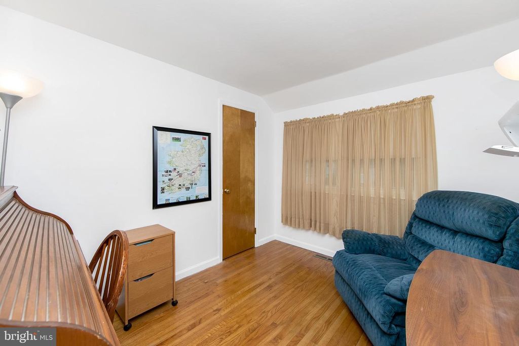 Image 30 of property listing at 11 HERITAGE RD, Marlton, NJ 08053