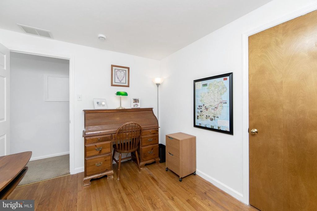 Image 31 of property listing at 11 HERITAGE RD, Marlton, NJ 08053