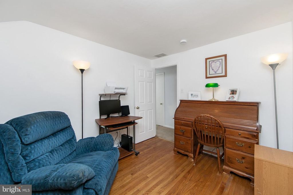 Image 32 of property listing at 11 HERITAGE RD, Marlton, NJ 08053