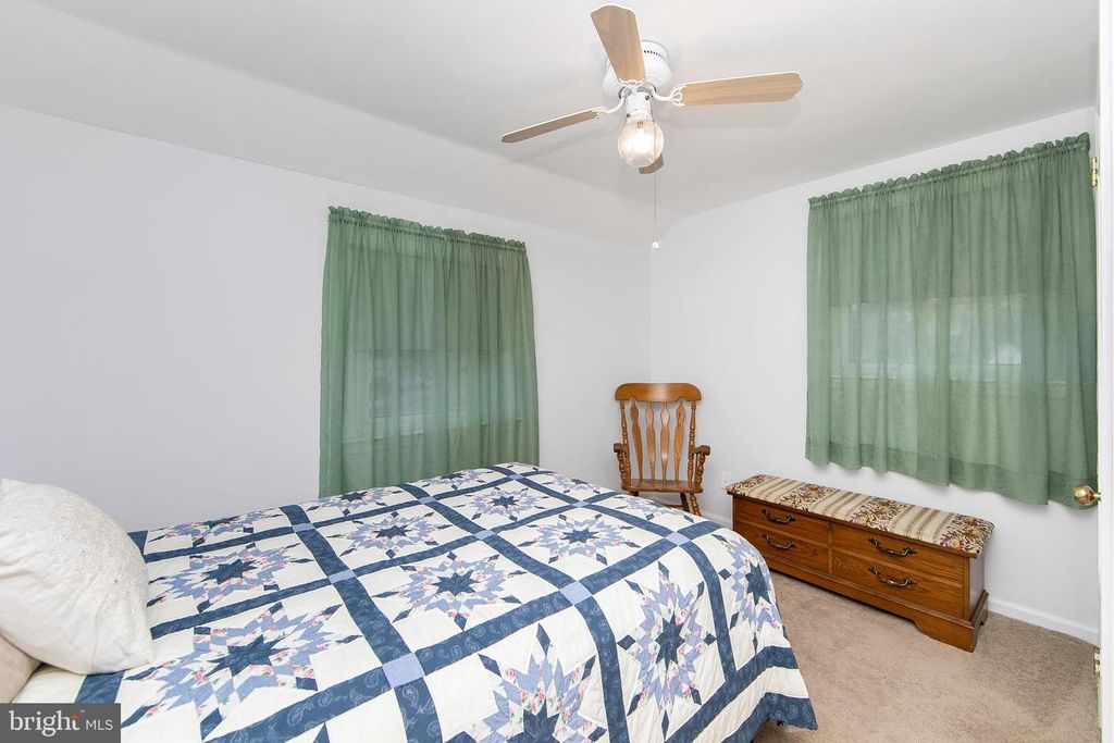 Image 33 of property listing at 11 HERITAGE RD, Marlton, NJ 08053