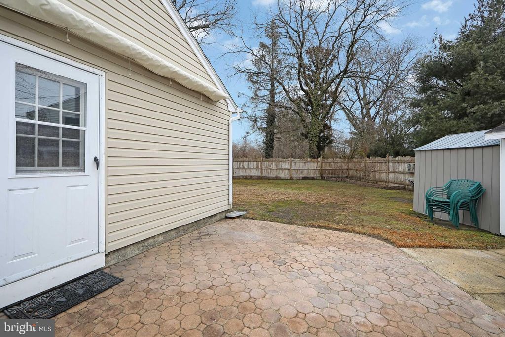 Image 5 of property listing at 11 HERITAGE RD, Marlton, NJ 08053