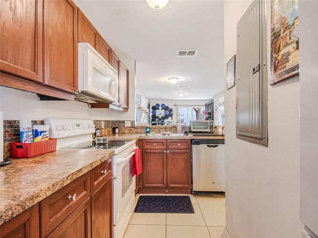 261 AUTUMN LANE 3, Kissimmee, FL 34743