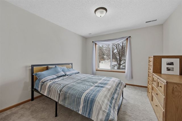 3555 Stoney Point Road, Cedar Rapids, IA 52404