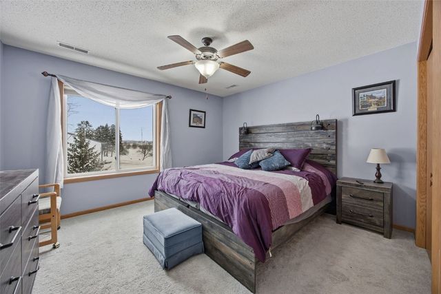 3555 Stoney Point Road, Cedar Rapids, IA 52404