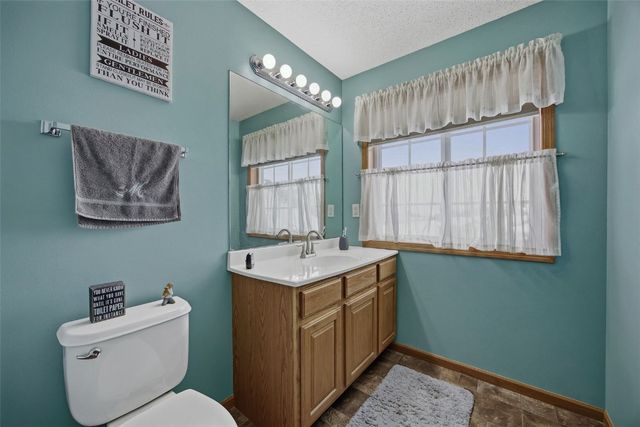 3555 Stoney Point Road, Cedar Rapids, IA 52404