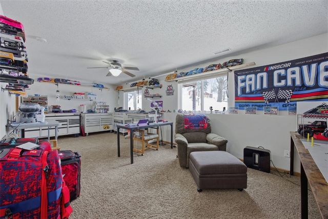 3555 Stoney Point Road, Cedar Rapids, IA 52404