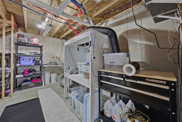 3555 Stoney Point Road, Cedar Rapids, IA 52404