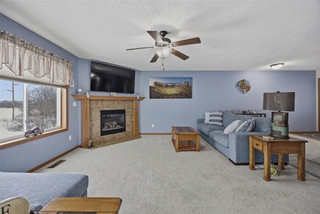 3555 Stoney Point Road, Cedar Rapids, IA 52404