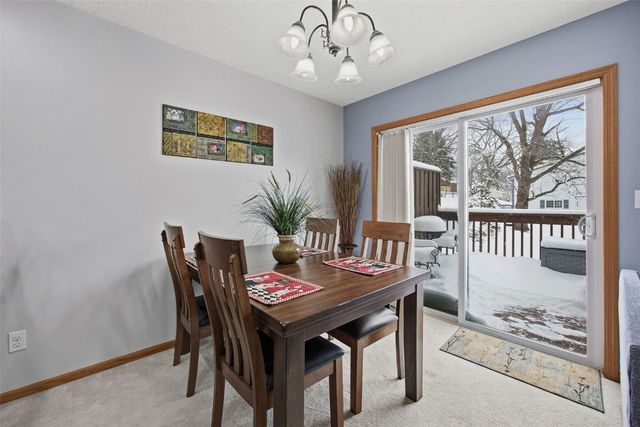 3555 Stoney Point Road, Cedar Rapids, IA 52404