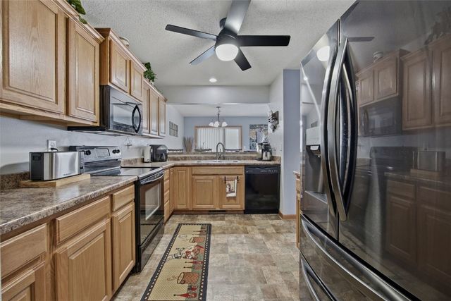 3555 Stoney Point Road, Cedar Rapids, IA 52404