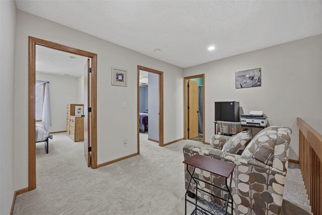 3555 Stoney Point Road, Cedar Rapids, IA 52404