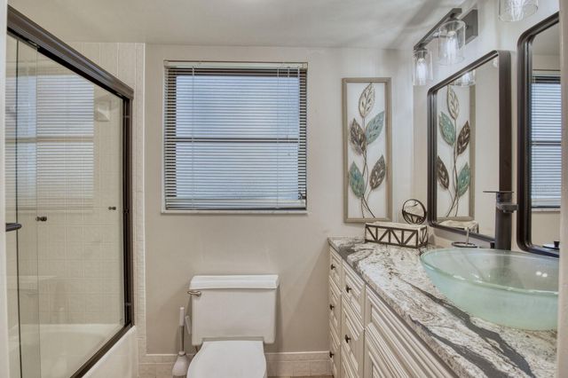 5640 GOLF POINTE DRIVE 101, Sarasota, FL 34243