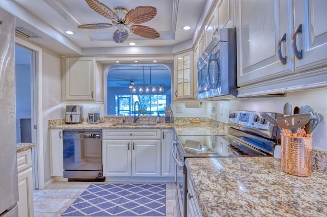 5640 GOLF POINTE DRIVE 101, Sarasota, FL 34243