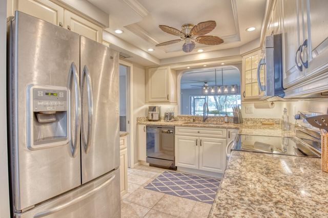 5640 GOLF POINTE DRIVE 101, Sarasota, FL 34243