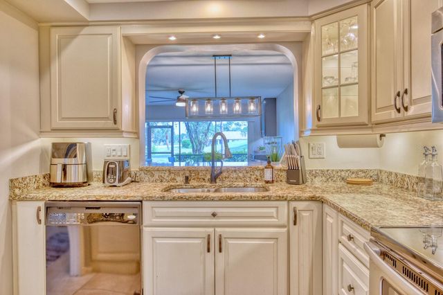 5640 GOLF POINTE DRIVE 101, Sarasota, FL 34243