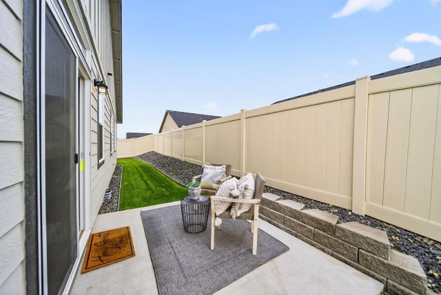 911 Bing St, Grandview, WA 98930