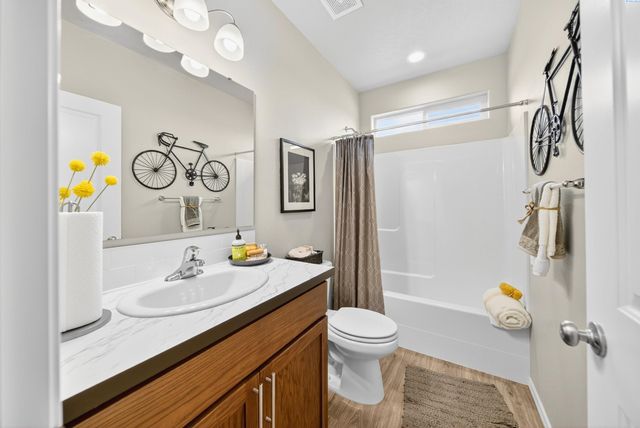 911 Bing St, Grandview, WA 98930