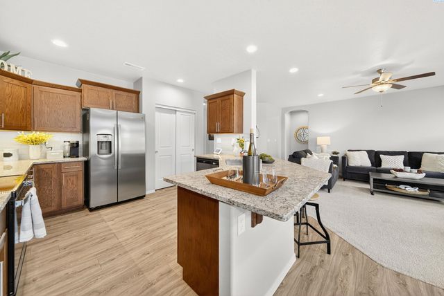 911 Bing St, Grandview, WA 98930