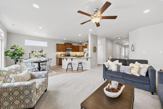 911 Bing St, Grandview, WA 98930