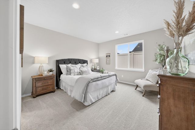 911 Bing St, Grandview, WA 98930