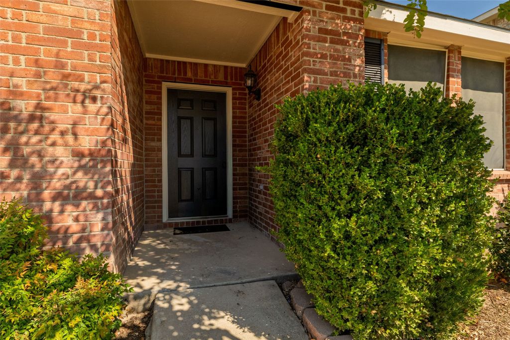 1617 Sierra Meadow Lane, Fort Worth, TX 76247 — photo 2