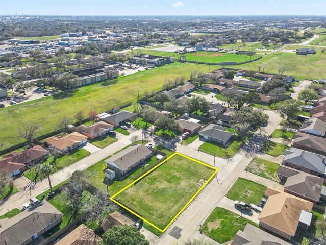 2514 Sunnycrest Drive, Texas City, TX 77590