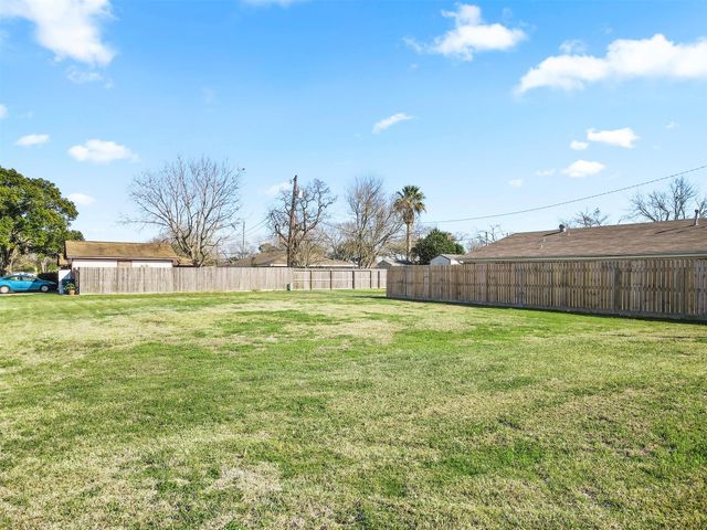2514 Sunnycrest Drive, Texas City, TX 77590