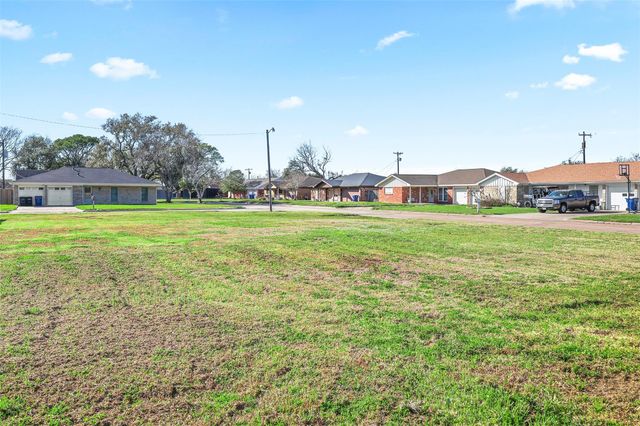 2514 Sunnycrest Drive, Texas City, TX 77590