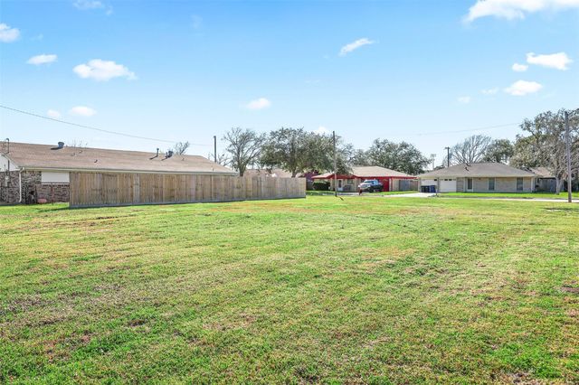 2514 Sunnycrest Drive, Texas City, TX 77590