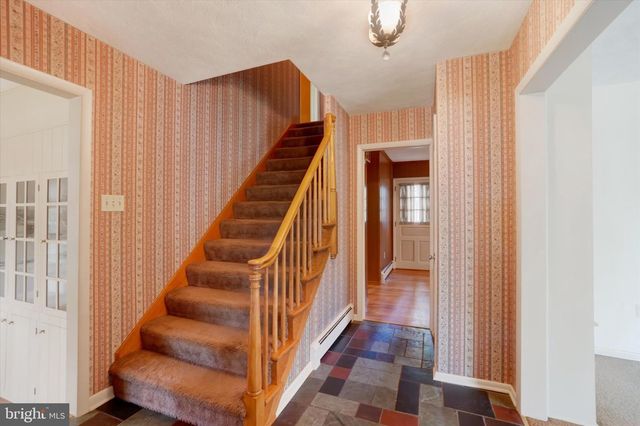 24 SPRINGWOOD AVE, Stewartstown, PA 17363