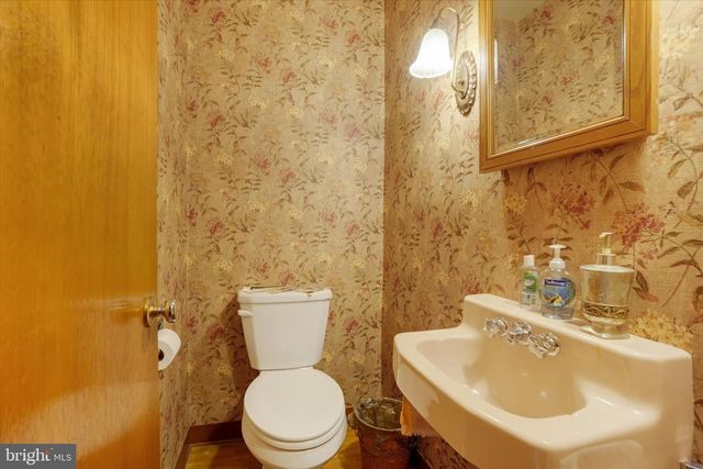 24 SPRINGWOOD AVE, Stewartstown, PA 17363
