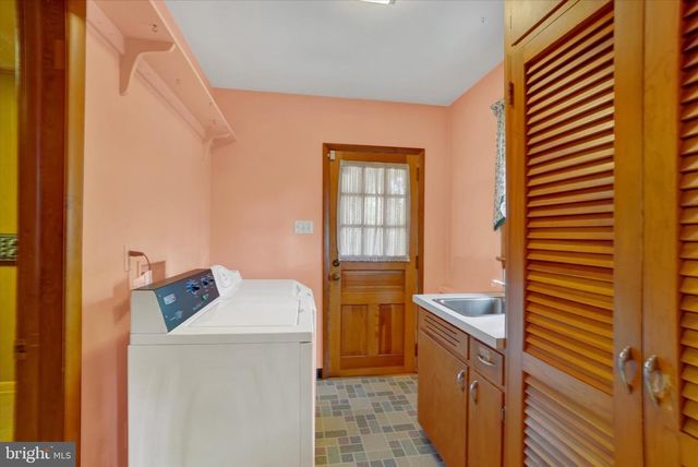 24 SPRINGWOOD AVE, Stewartstown, PA 17363