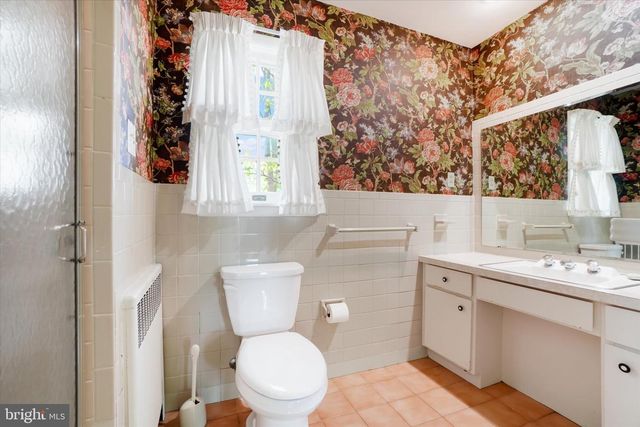 24 SPRINGWOOD AVE, Stewartstown, PA 17363