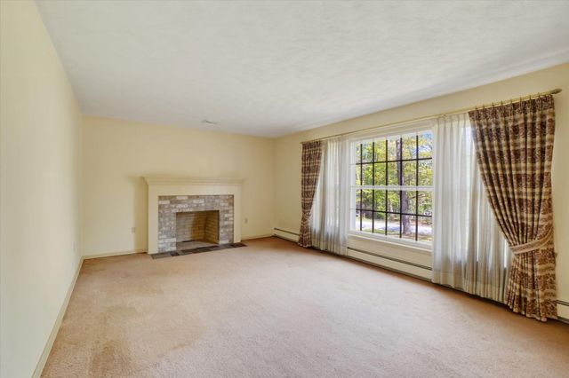 24 SPRINGWOOD AVE, Stewartstown, PA 17363