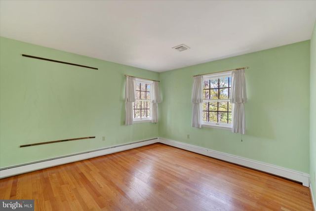 24 SPRINGWOOD AVE, Stewartstown, PA 17363